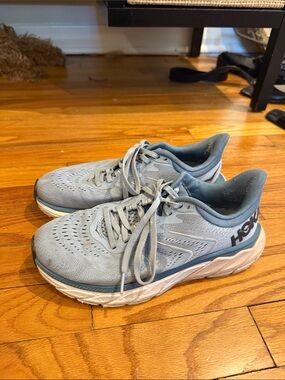 Hoka Arahi 6 blue sneakers 6.5